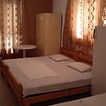 Stella Sunrise בית אירוח סטאברוס